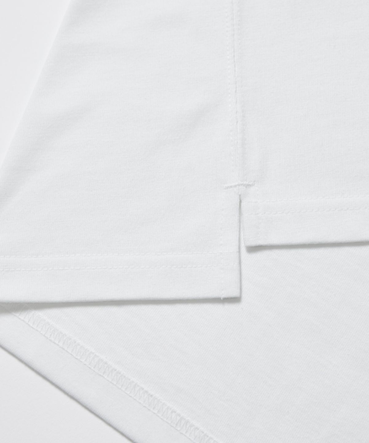 칠씨비(CHILLSEABEE) [REMOR]Logo-embroidered short-sleeve T-shirts.