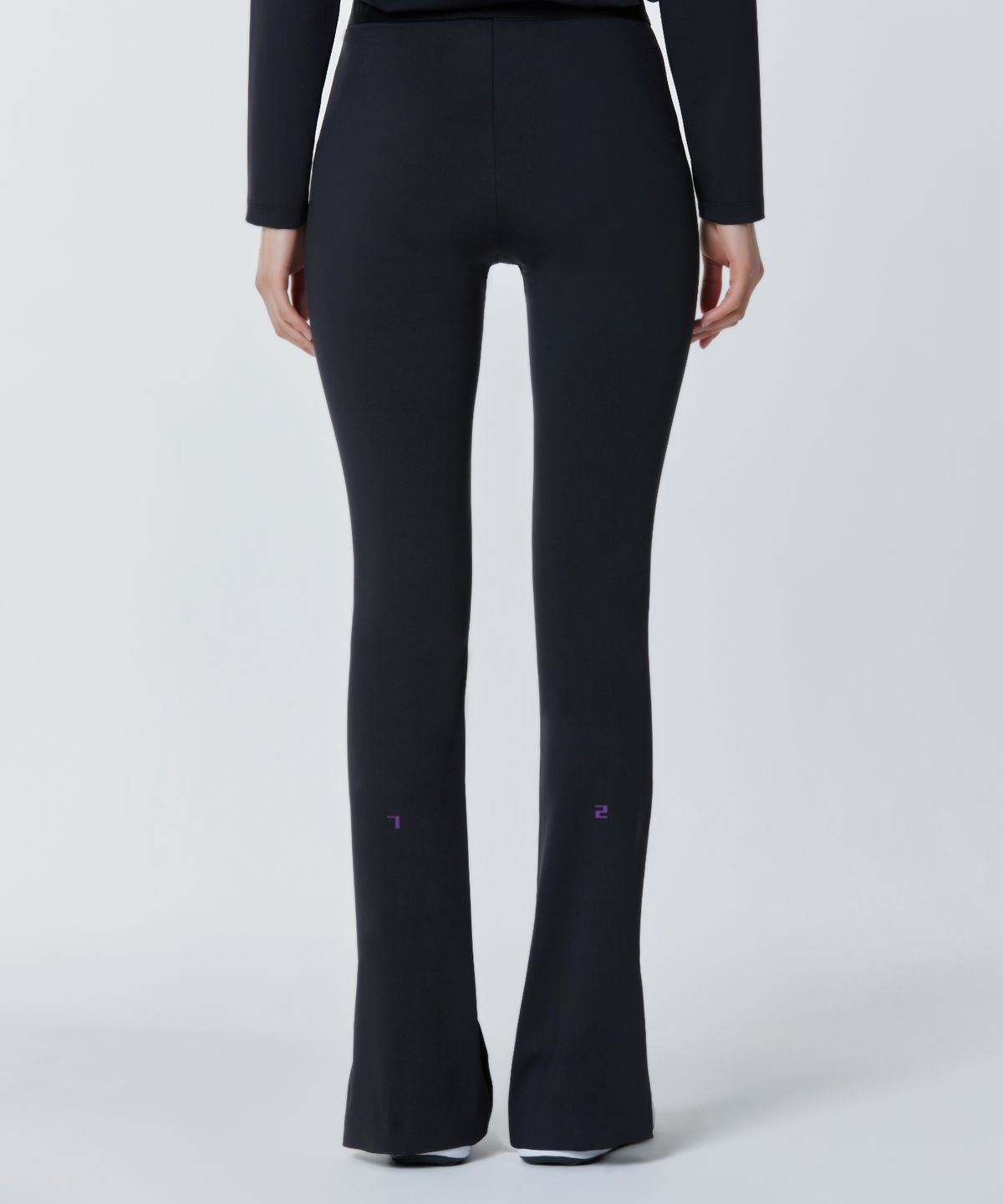 칠씨비(CHILLSEABEE) [FLER]Mini flare leggings with zip at hem.