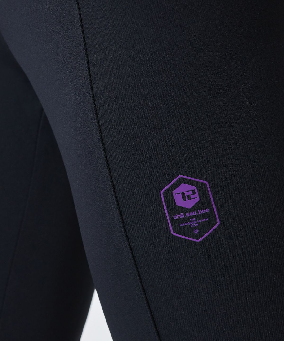 칠씨비(CHILLSEABEE) [FLER]Mini flare leggings with zip at hem.