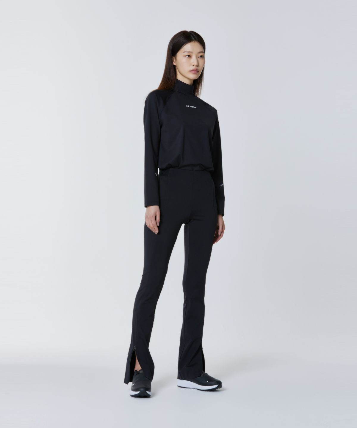 칠씨비(CHILLSEABEE) [FLER]Mini flare leggings with zip at hem.