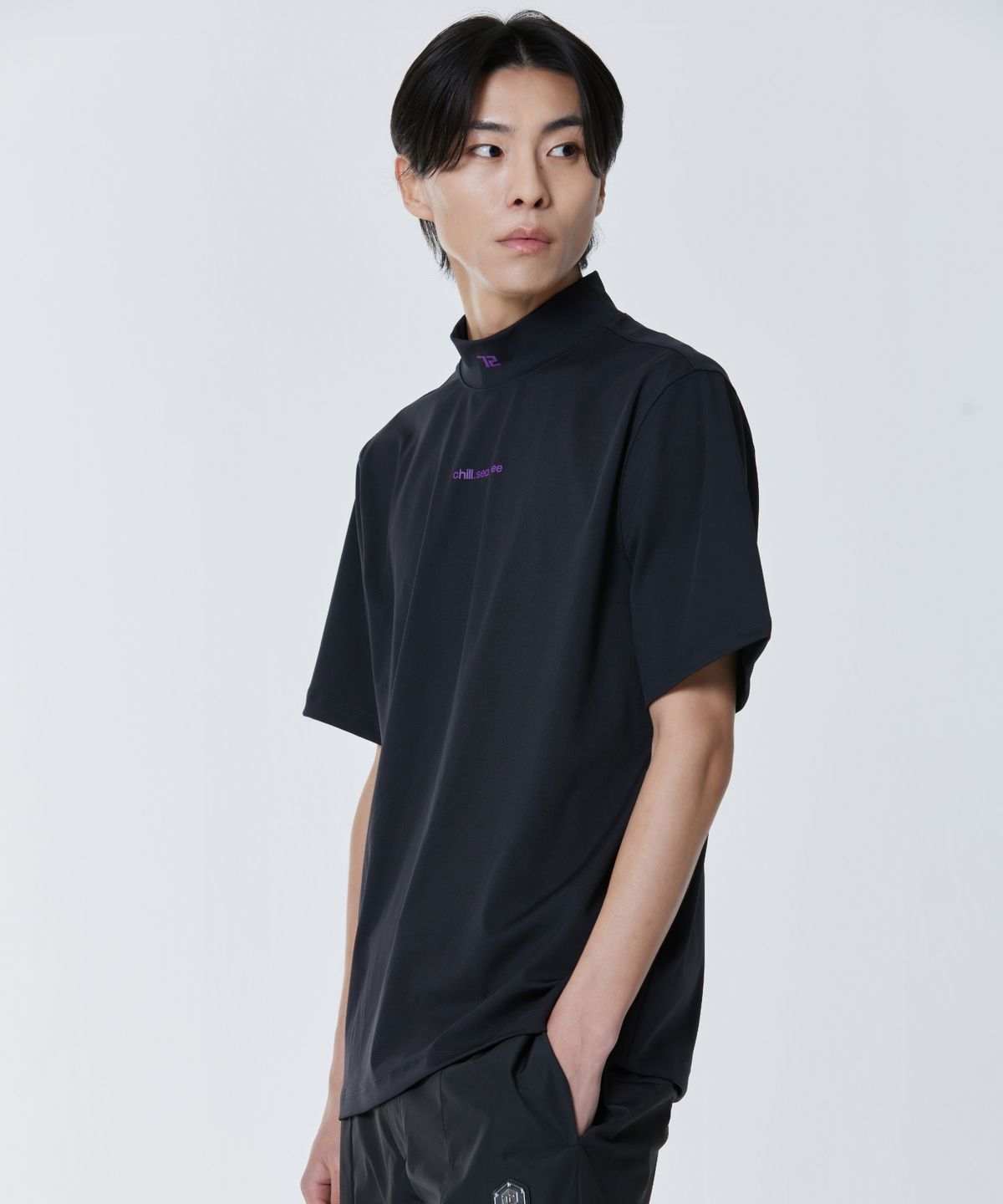 칠씨비(CHILLSEABEE) [MONER]Short sleeve mock neck top .