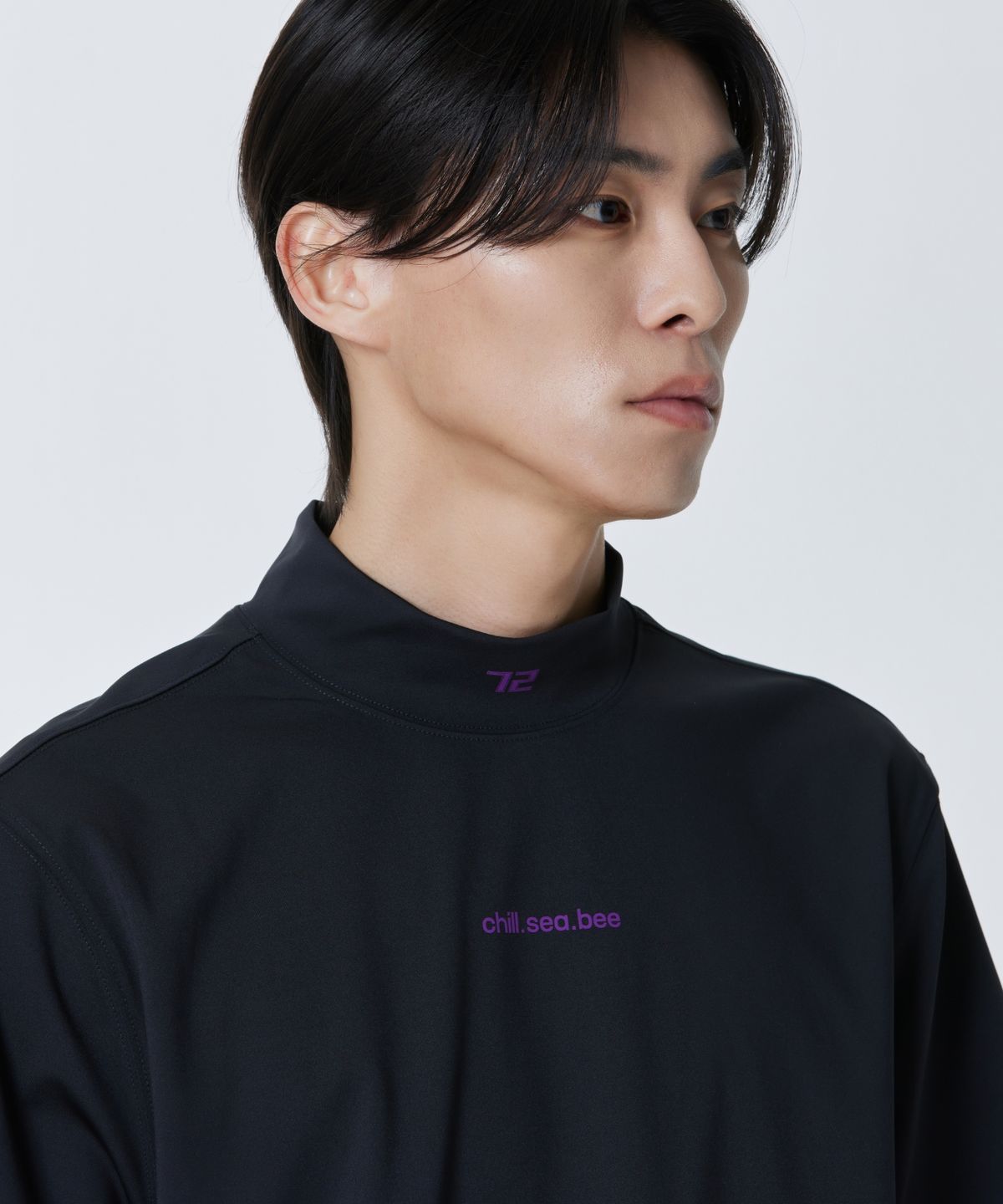 칠씨비(CHILLSEABEE) [MONER]Short sleeve mock neck top .