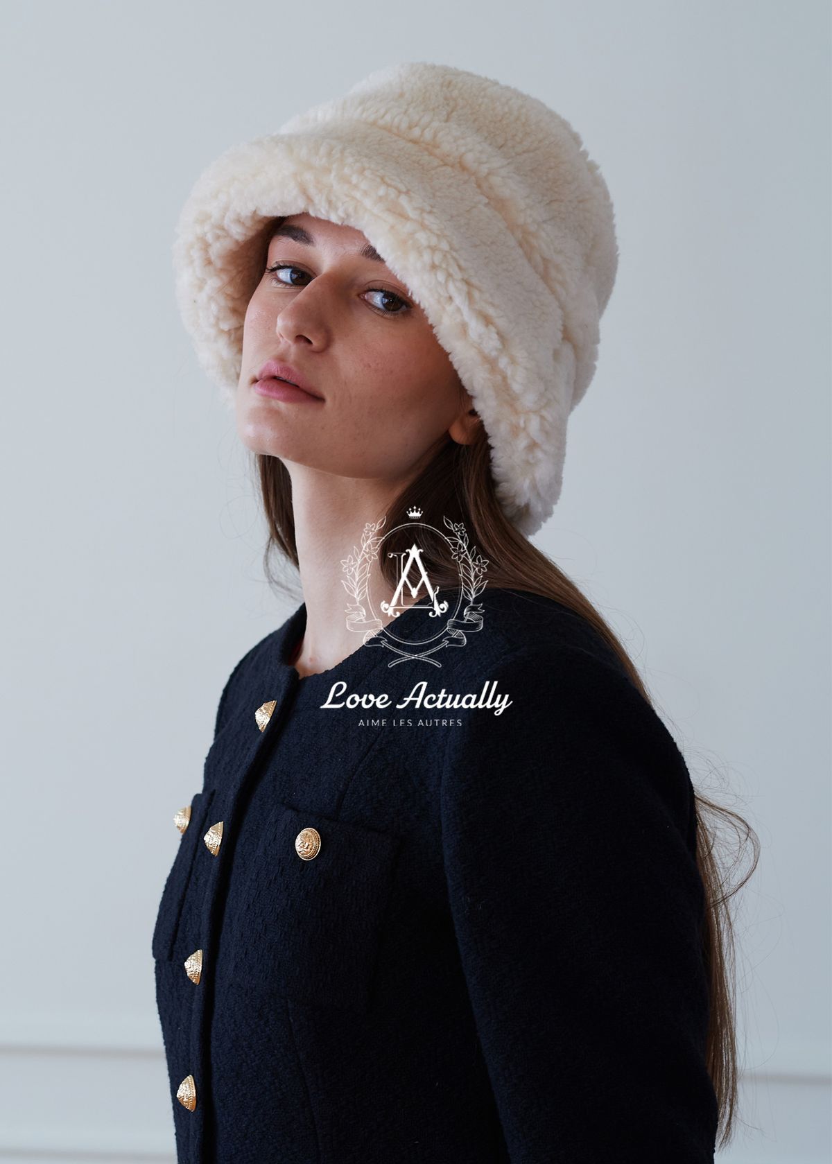 러브액츄얼리(LOVE ACTUALLY) shiny softness Faux Fur Haute Couture Cloche, 빛나는부드러움 오뜨꾸띄르 클로쉐,연베이지
