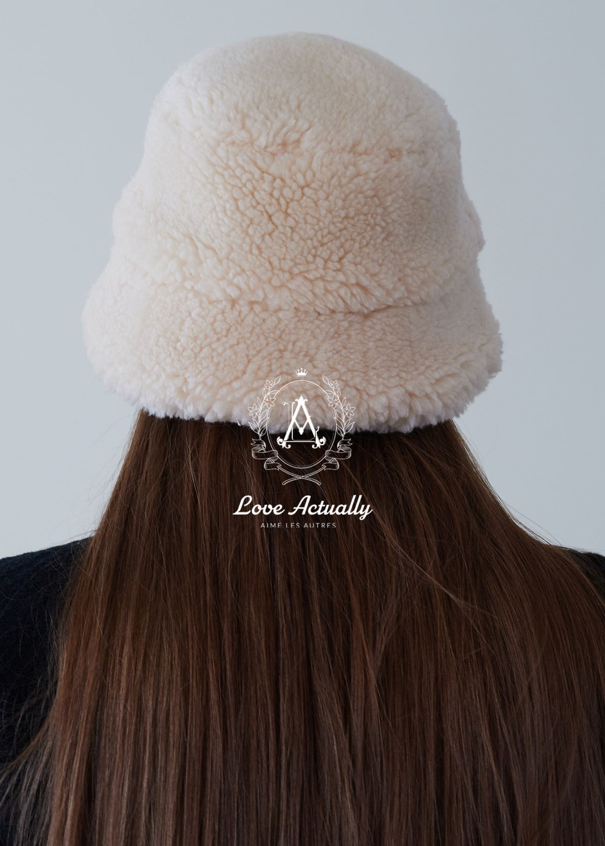 러브액츄얼리(LOVE ACTUALLY) shiny softness Faux Fur Haute Couture Cloche, 빛나는부드러움 오뜨꾸띄르 클로쉐,연베이지