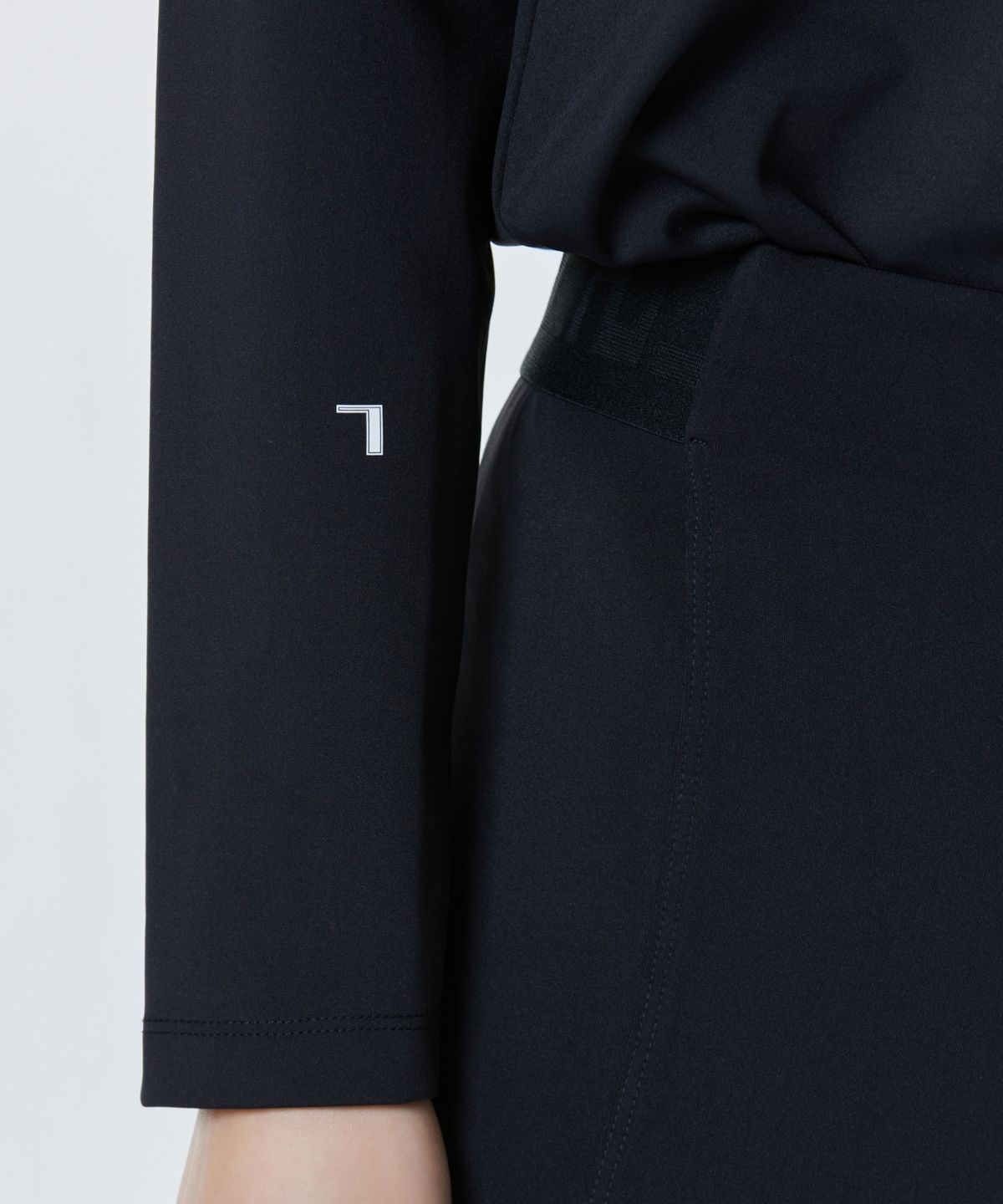 칠씨비(CHILLSEABEE) [RECO]Long sleeve mock neck top.