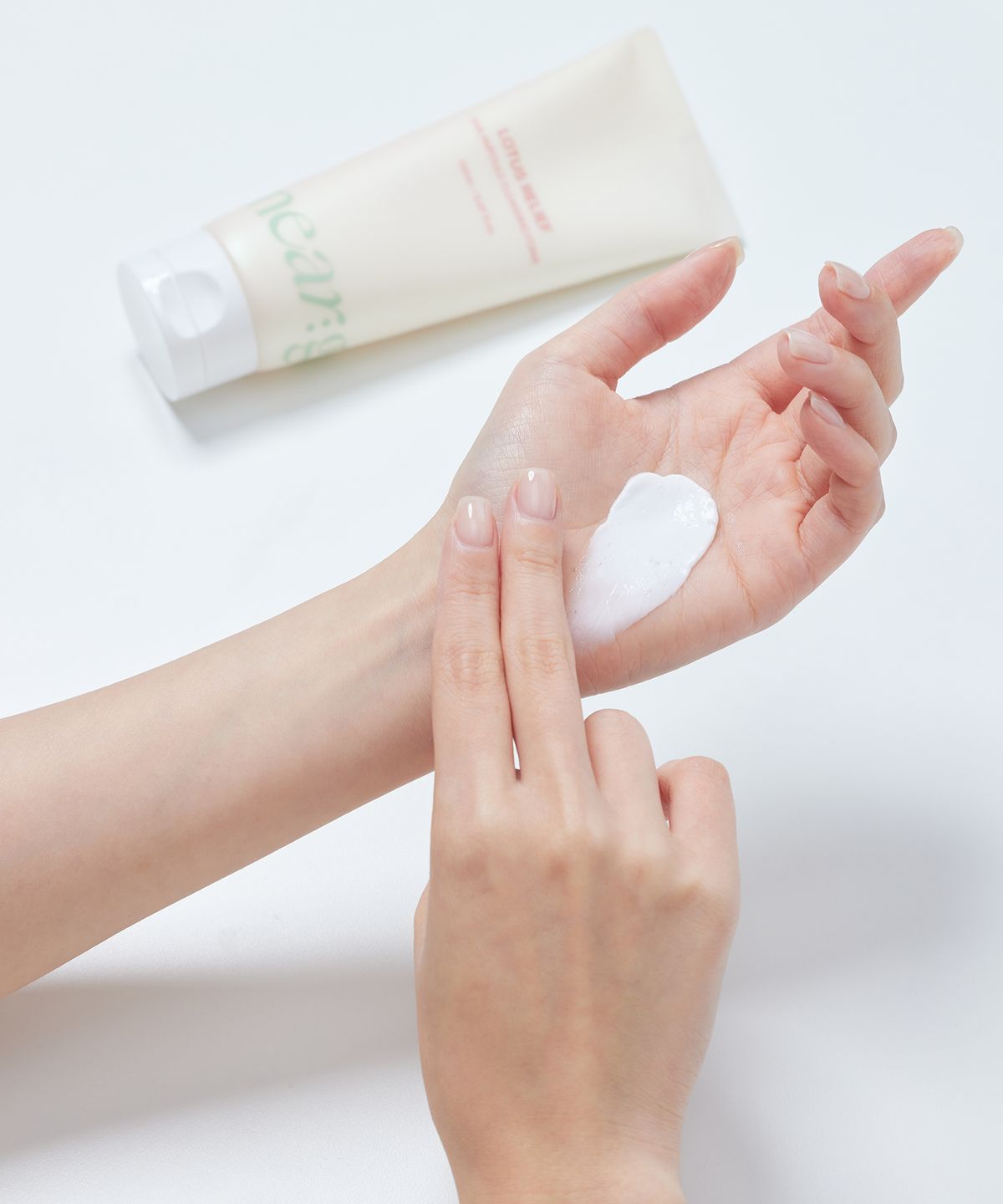 니어가든(NEARGARDEN) 약알칼리성 블랙헤드 제거 로터스 연꽃 클렌징 폼 150ml