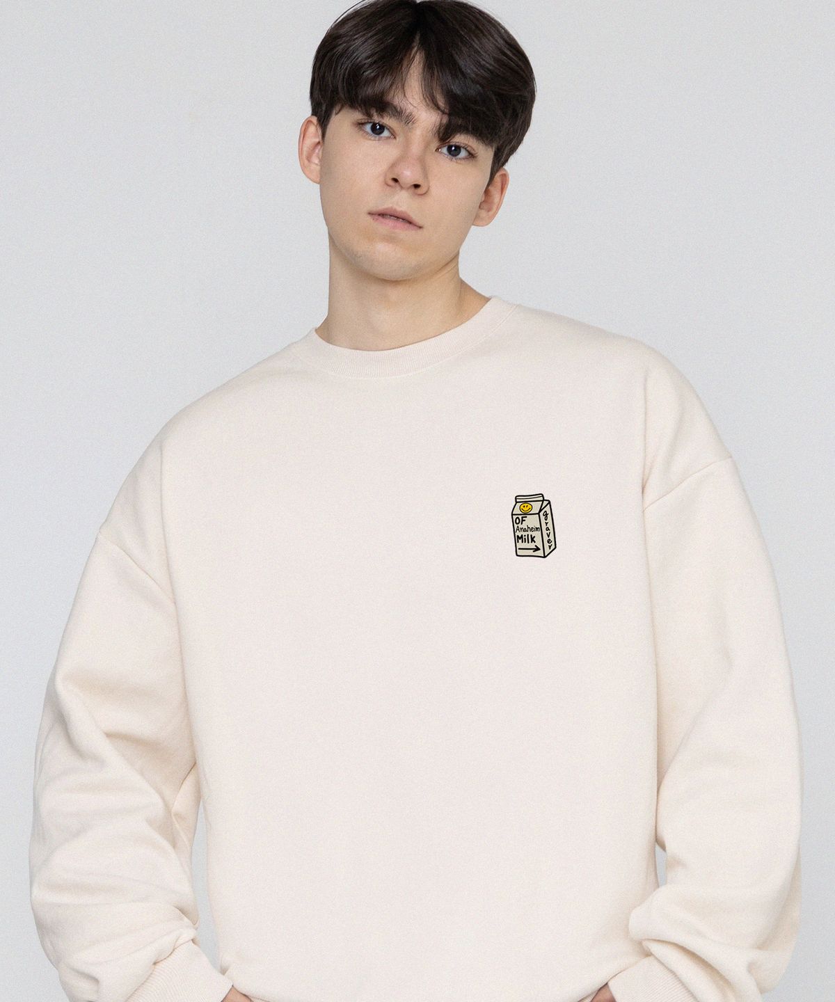 그레이버(GRAVER) [UNISEX]도트 스마일 스몰 밀크팩 맨투맨_크림