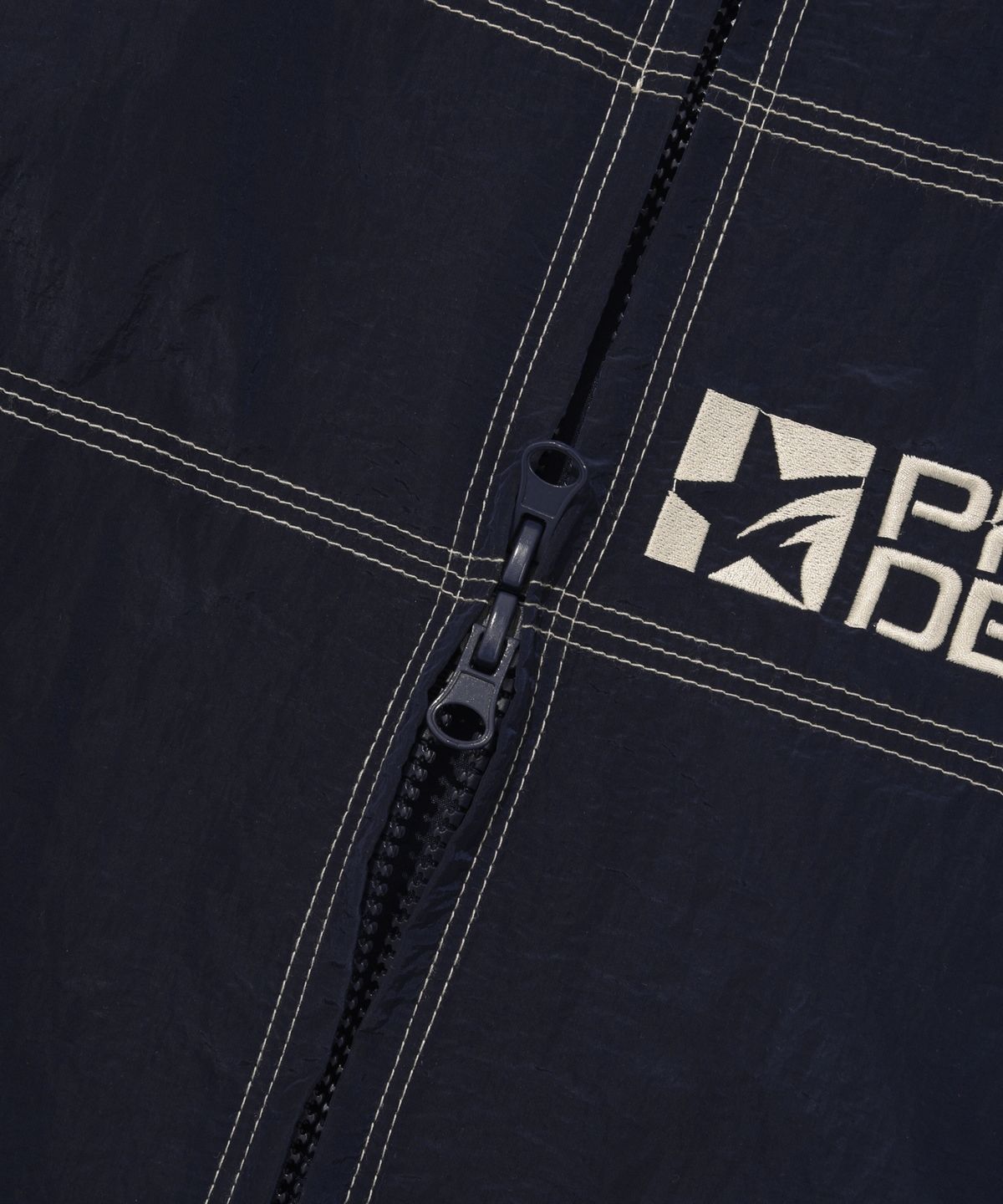 피지컬 디파트먼트(PHYSICAL DEPARTMENT) 컬러 스티치 트랙자켓 네이비