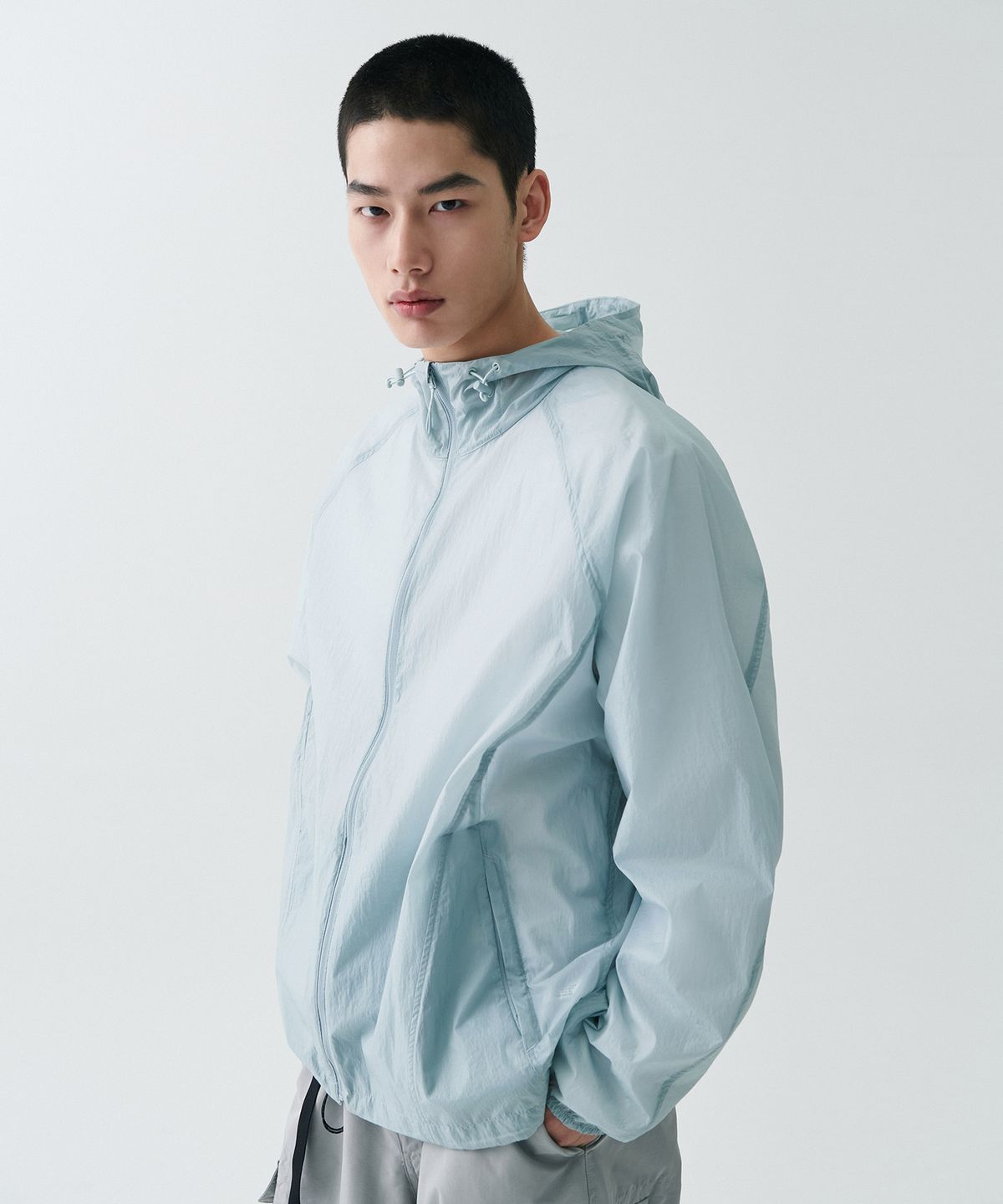 무신사 스탠다드(MUSINSA STANDARD) [시티 레저] 시어 윈드브레이커 재킷 [클라우디 블루]