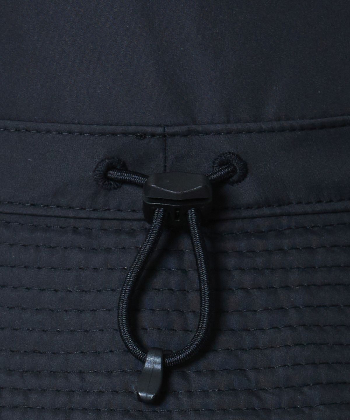 칠씨비(CHILLSEABEE) [SUT]Bucket hat with bungie cord.