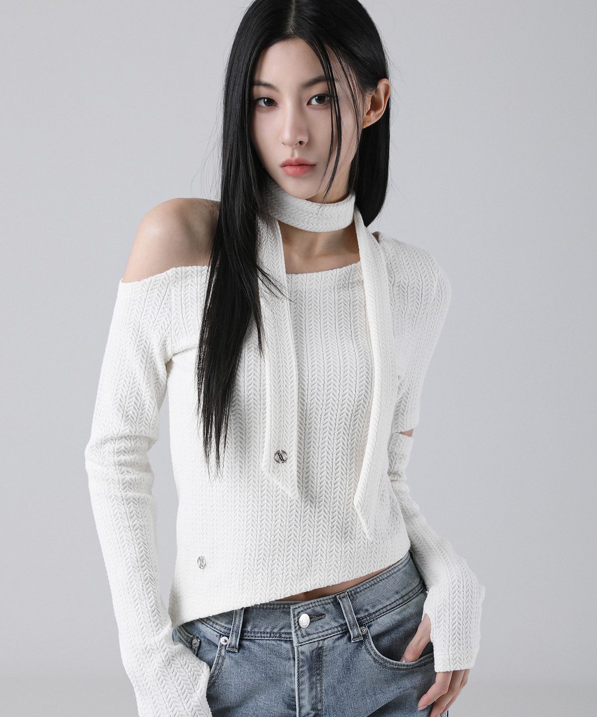 어반드레스(AVANDRESS) Bonnie Off-shoulder Scarf T-shirt - 5COL