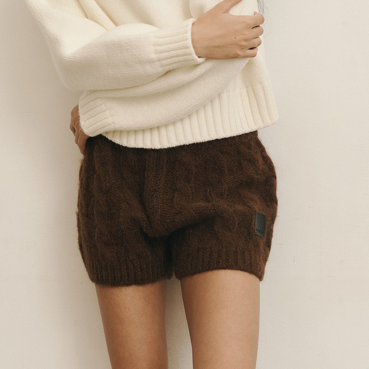 에이앤레이(AEIREI) AR_Winter snow knitted shorts_BROWN