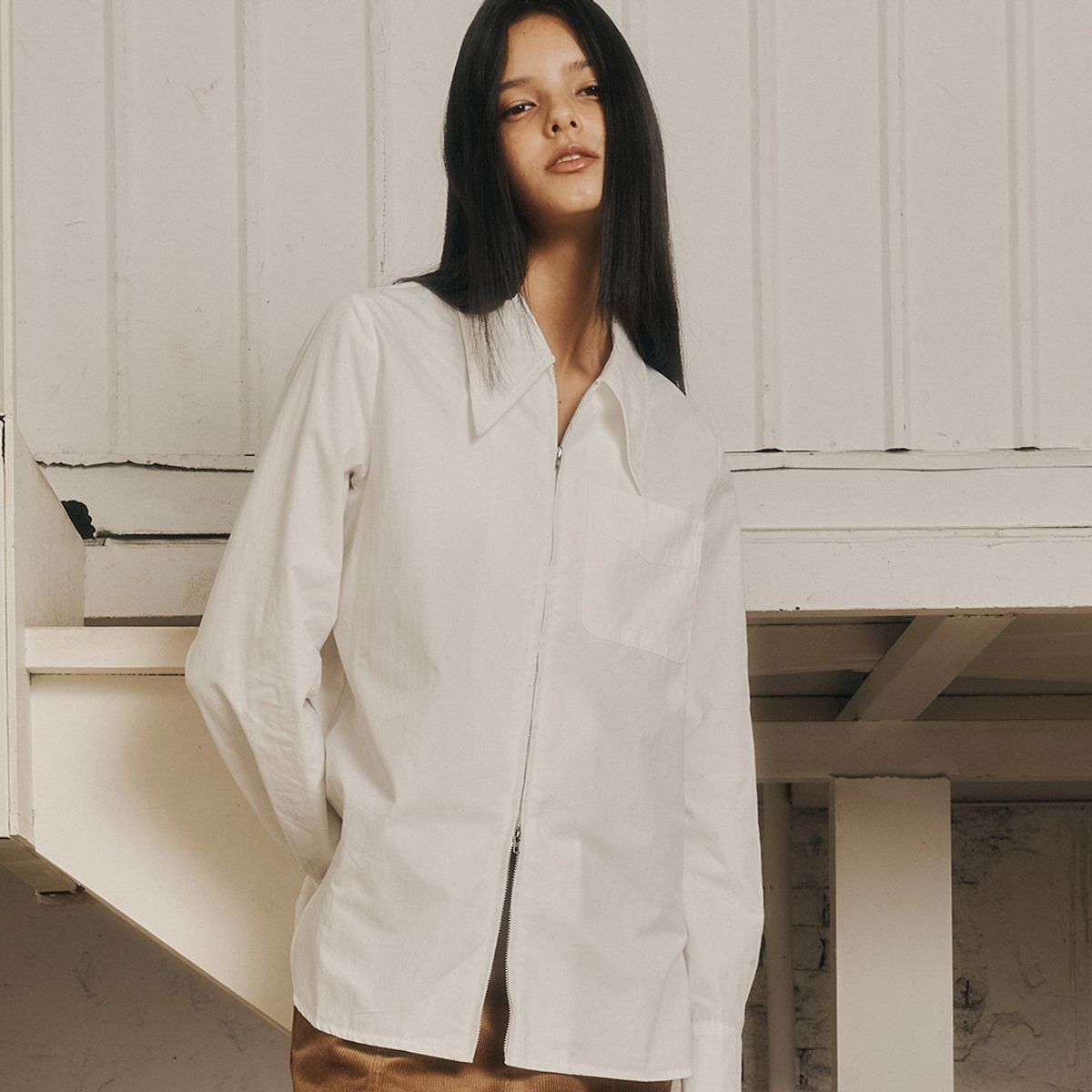 에이앤레이(AEIREI) AR_White niche zipper shirt