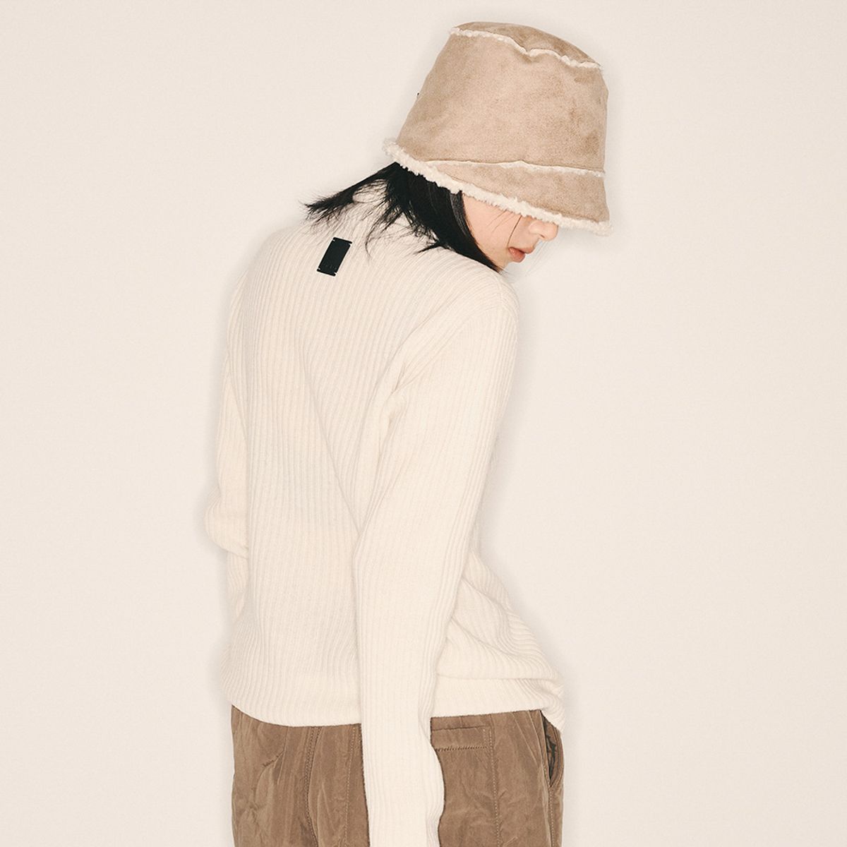 에이앤레이(AEIREI) AR_Pitting turtleneck top_WHITE