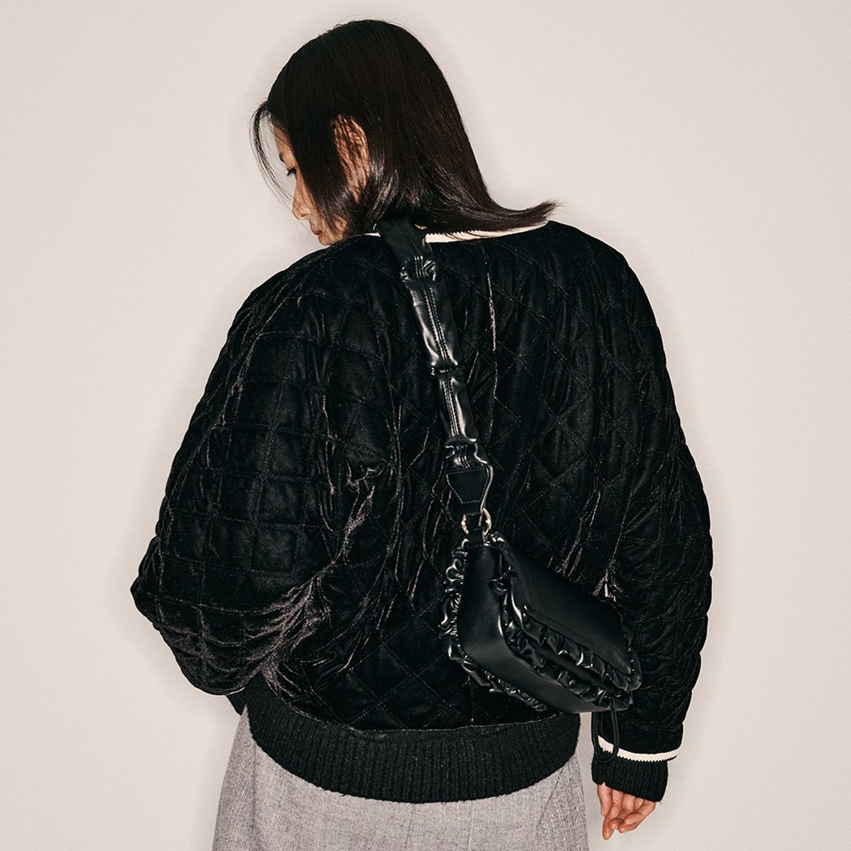 에이앤레이(AEIREI) AR_Ruffled trim lace cross bag