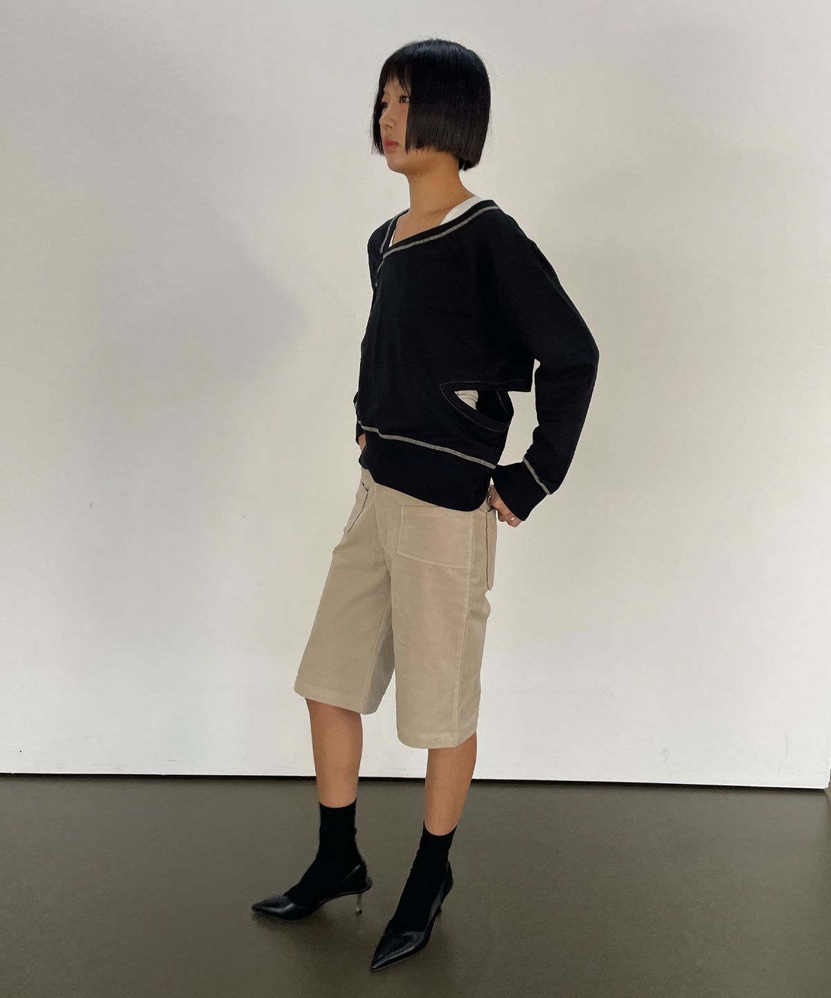 싹(SAKK) white sand Bermuda pants