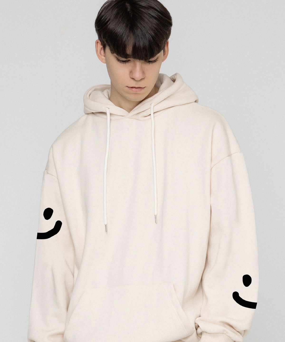 그레이버(GRAVER) [UNISEX]멀티 스마일 드로잉 후드티_크림/블랙 로고