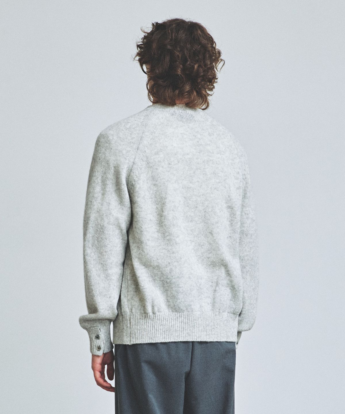 니티드(KNITTED) 쉐기독 울 100 라운드 가디건 MELANGE GREY