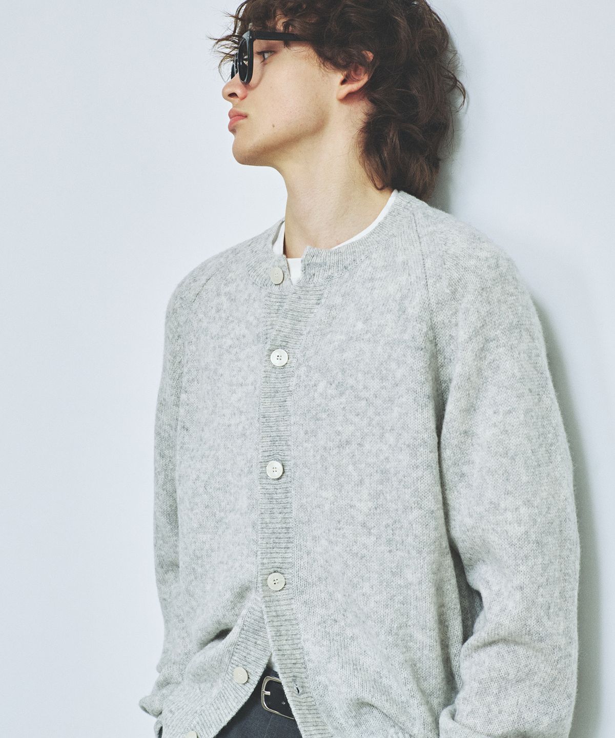 니티드(KNITTED) 쉐기독 울 100 라운드 가디건 MELANGE GREY