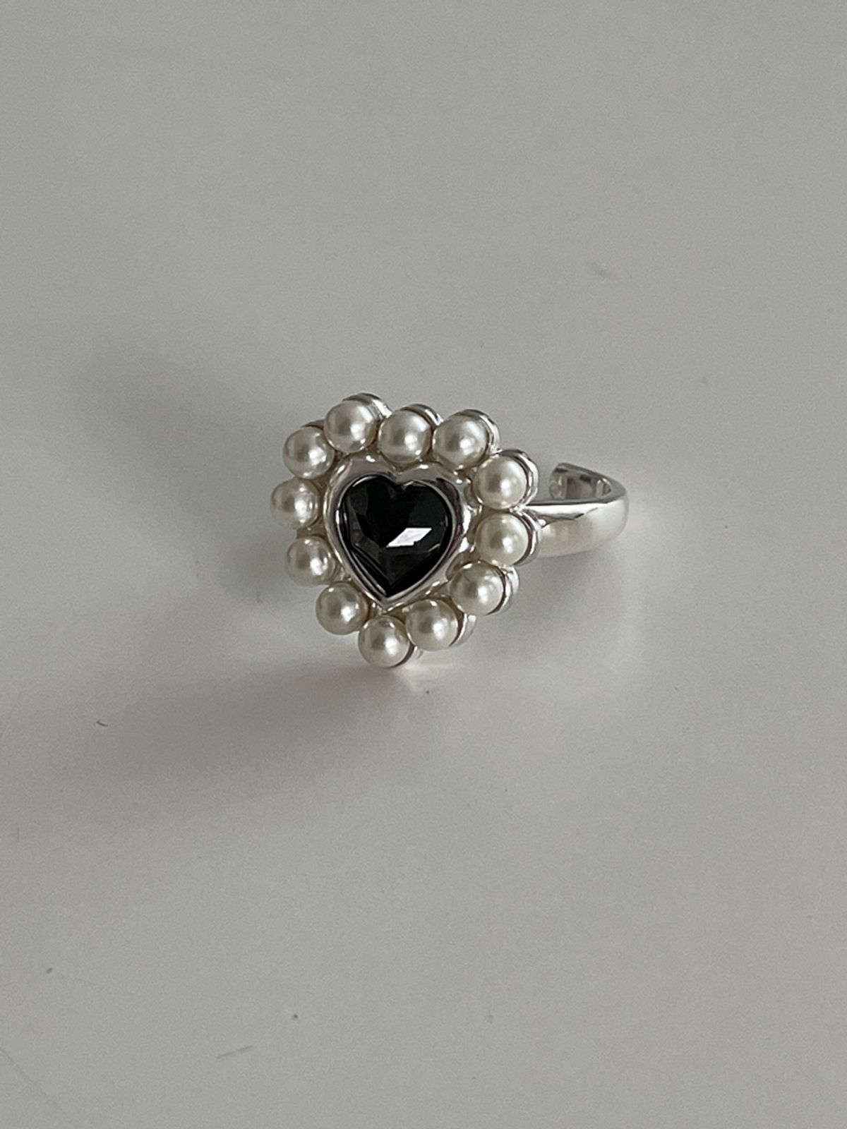 엘리오나(ELYONA) Black Spinel Heart Ring