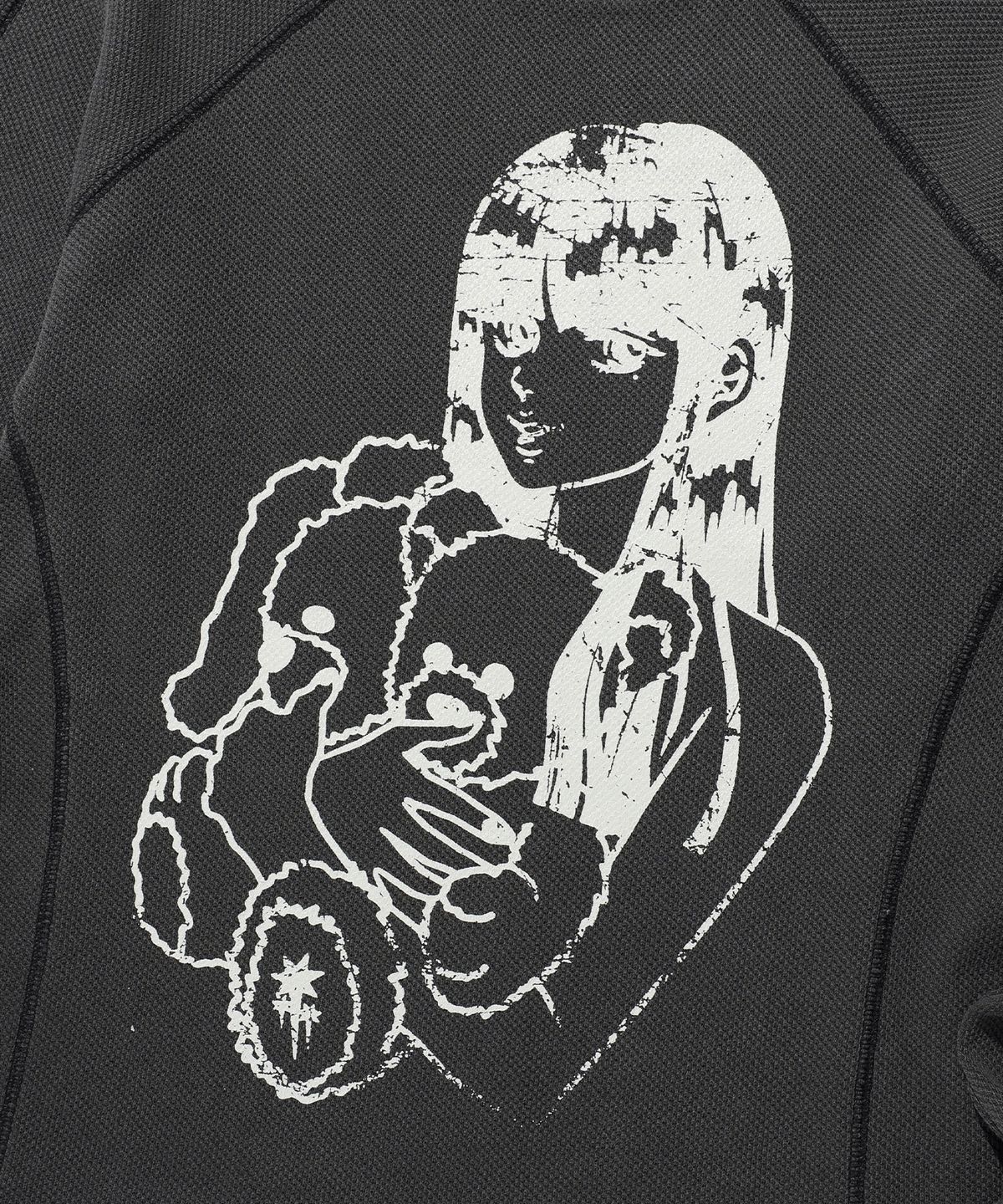 나이스고스트클럽(NICEGHOSTCLUB) DOLL AND THE GIRL WAFFLE L/S TEE_CHARCOAL(NG2ESUT550A)