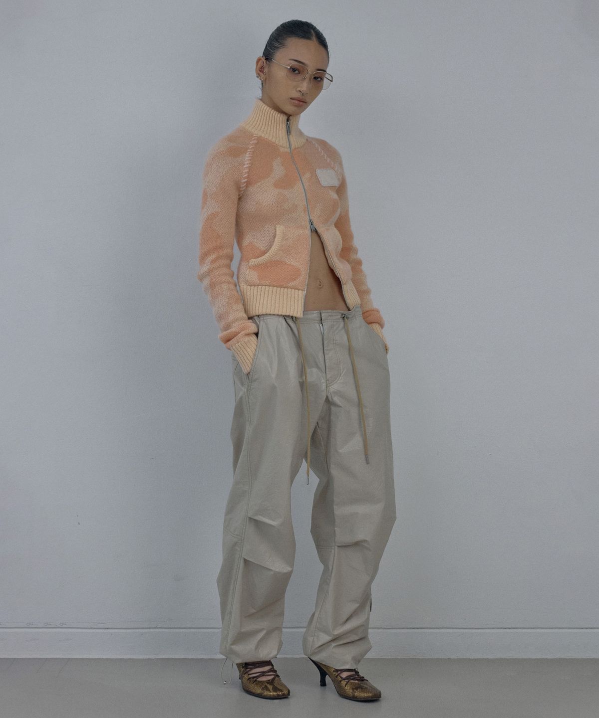 스컬프터(SCULPTOR) Glossy Parachute Pants Beige