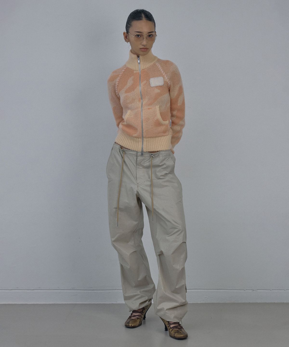스컬프터(SCULPTOR) Glossy Parachute Pants Beige