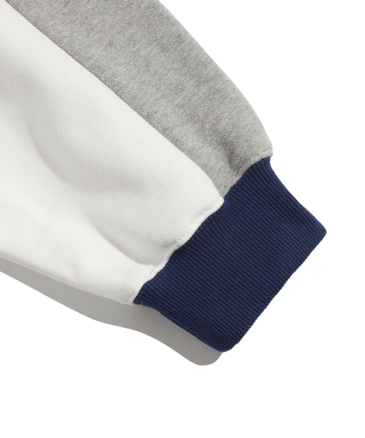 이스트쿤스트(ISTKUNST) SPORTY LINE LOGO SWEATSHIRTS_WHITE(IK2ESMM444A)
