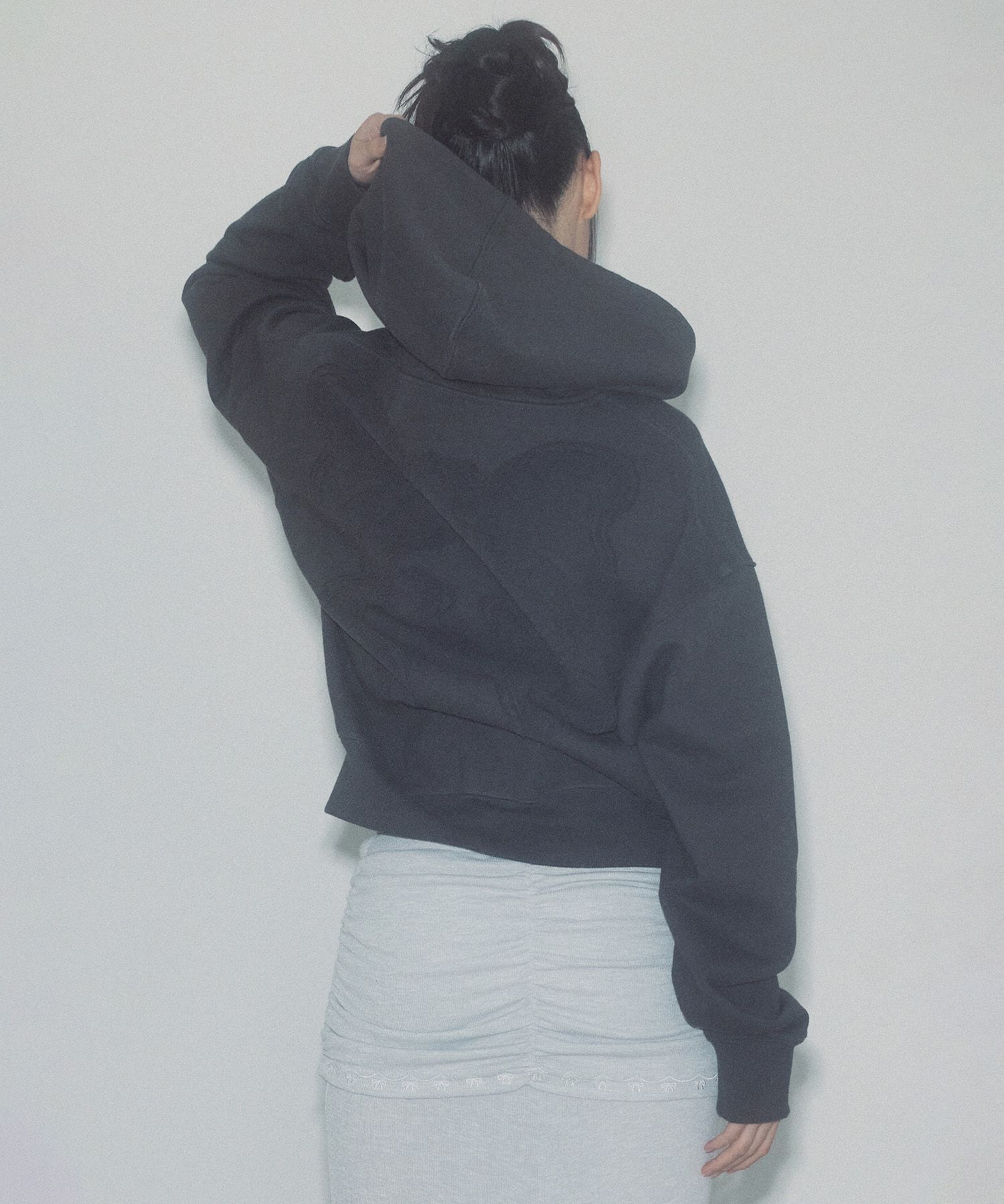 MUSINSA | SCULPTOR Acid Peel Bow Hoodie Charcoal