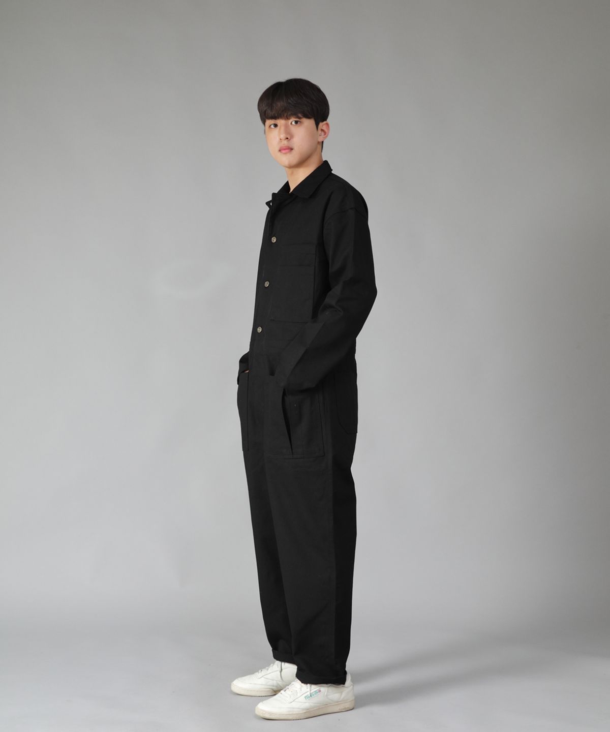 세인트크루(SAINTCREW) 오버라운드 테이퍼드 카고 점프슈트 OT-502C 블랙 B캔톤버튼