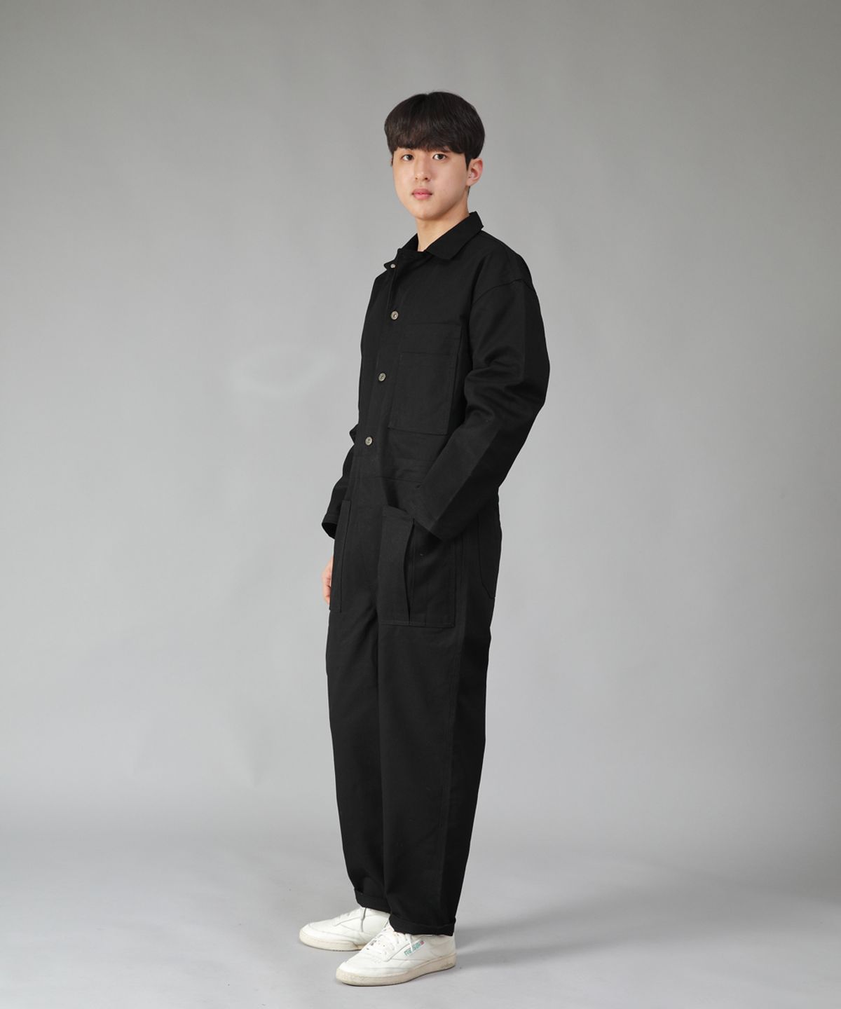 세인트크루(SAINTCREW) 오버라운드 테이퍼드 카고 점프슈트 OT-502C 블랙 B캔톤버튼