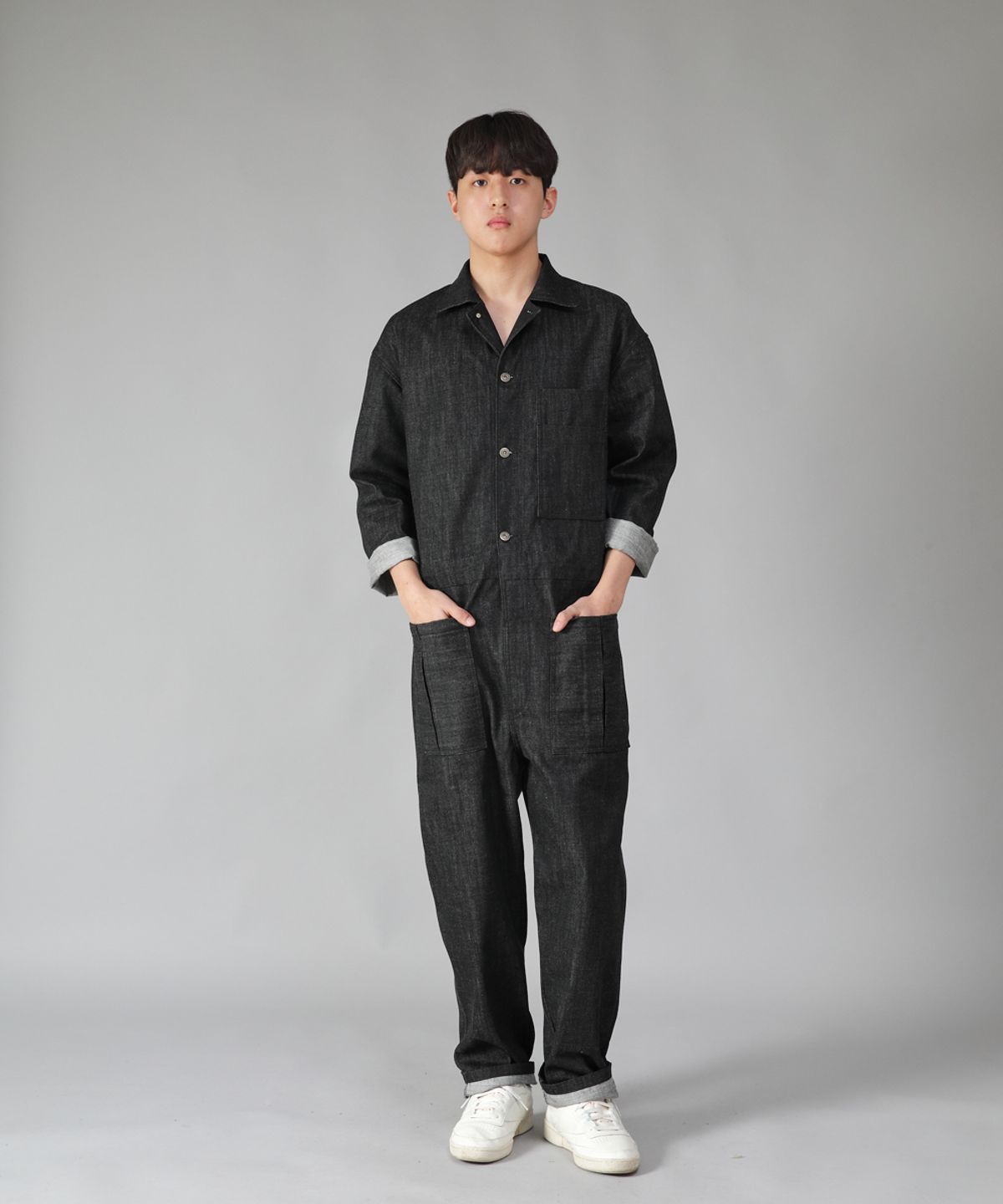 세인트크루(SAINTCREW) 오버라운드 테이퍼드 카고 점프슈트 OT-502C 블랙 데님 BKS