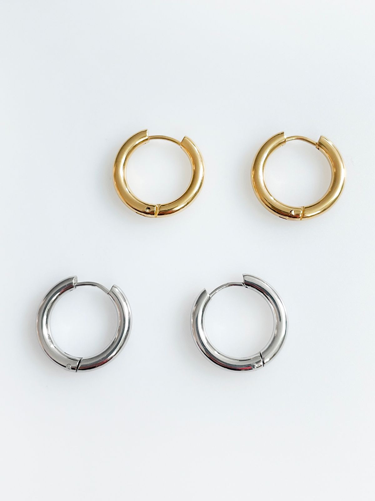어거스트 하모니(August Harmony) 20mm 파이프 후프 이어링