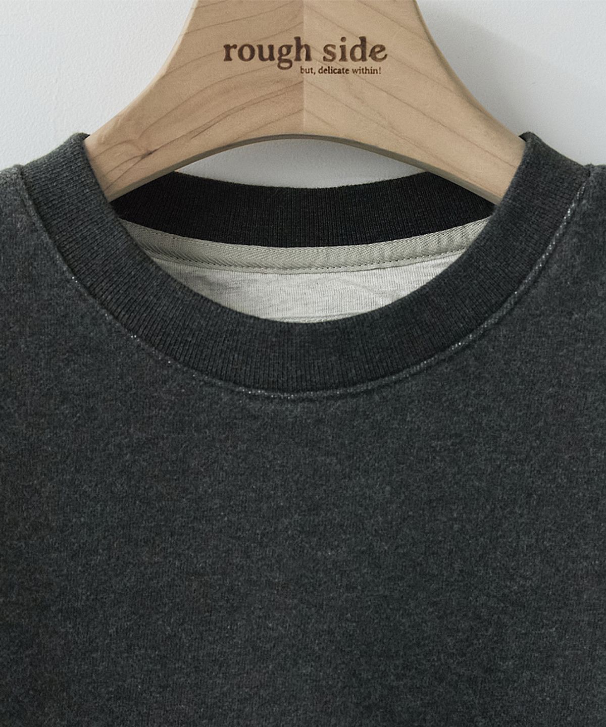 러프사이드(ROUGHSIDE) Oversized Sweat Shirt Graphite