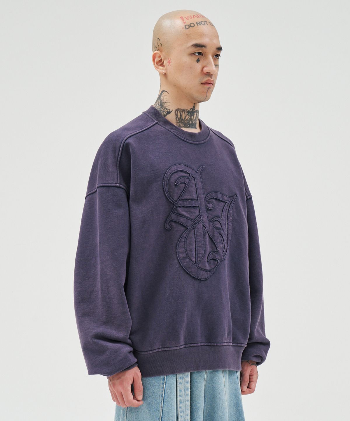 아조바이아조(AJOBYAJO) Sporty Logo Applique Washed Sweatshirt [NAVY]