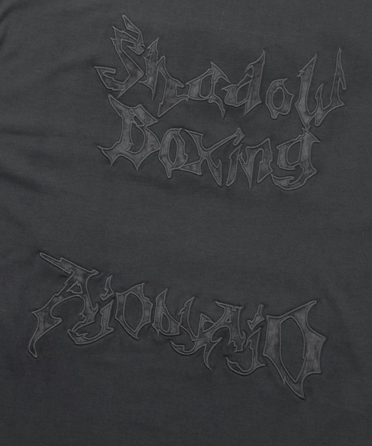 아조바이아조(AJOBYAJO) Shadow Boxing Applique T-Shirt [CHARCOAL]