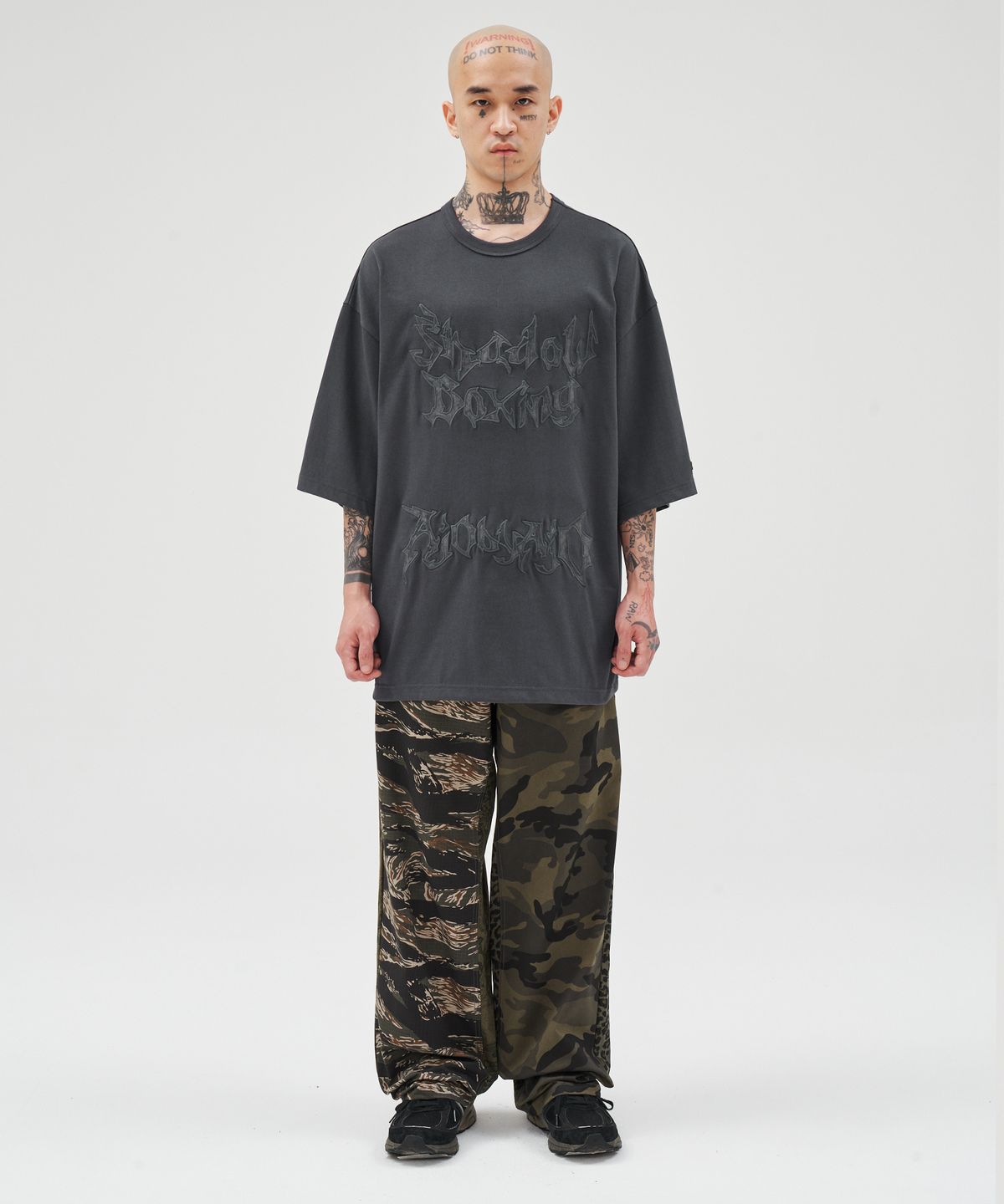 아조바이아조(AJOBYAJO) Shadow Boxing Applique T-Shirt [CHARCOAL]