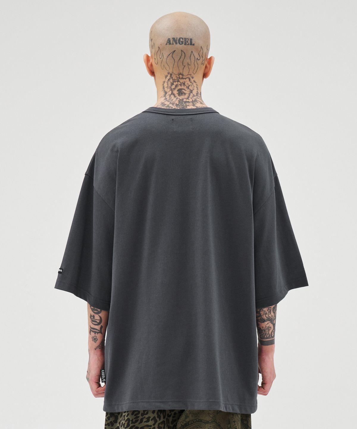아조바이아조(AJOBYAJO) Shadow Boxing Applique T-Shirt [CHARCOAL]