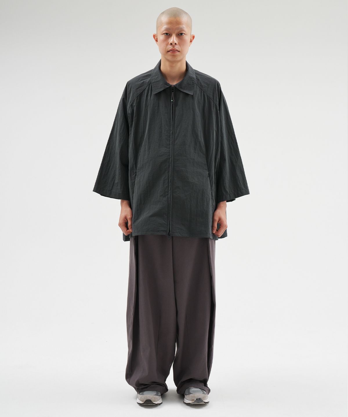 아조바이아조(AJOBYAJO) Nylon Cape Shirt [CHARCOAL]