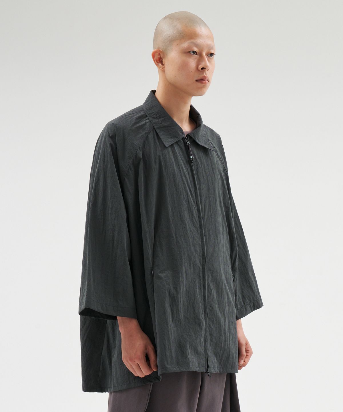 아조바이아조(AJOBYAJO) Nylon Cape Shirt [CHARCOAL]