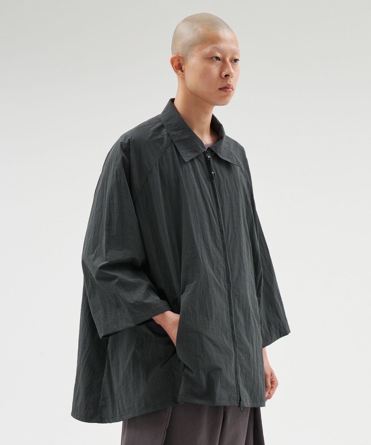 아조바이아조(AJOBYAJO) Nylon Cape Shirt [CHARCOAL]