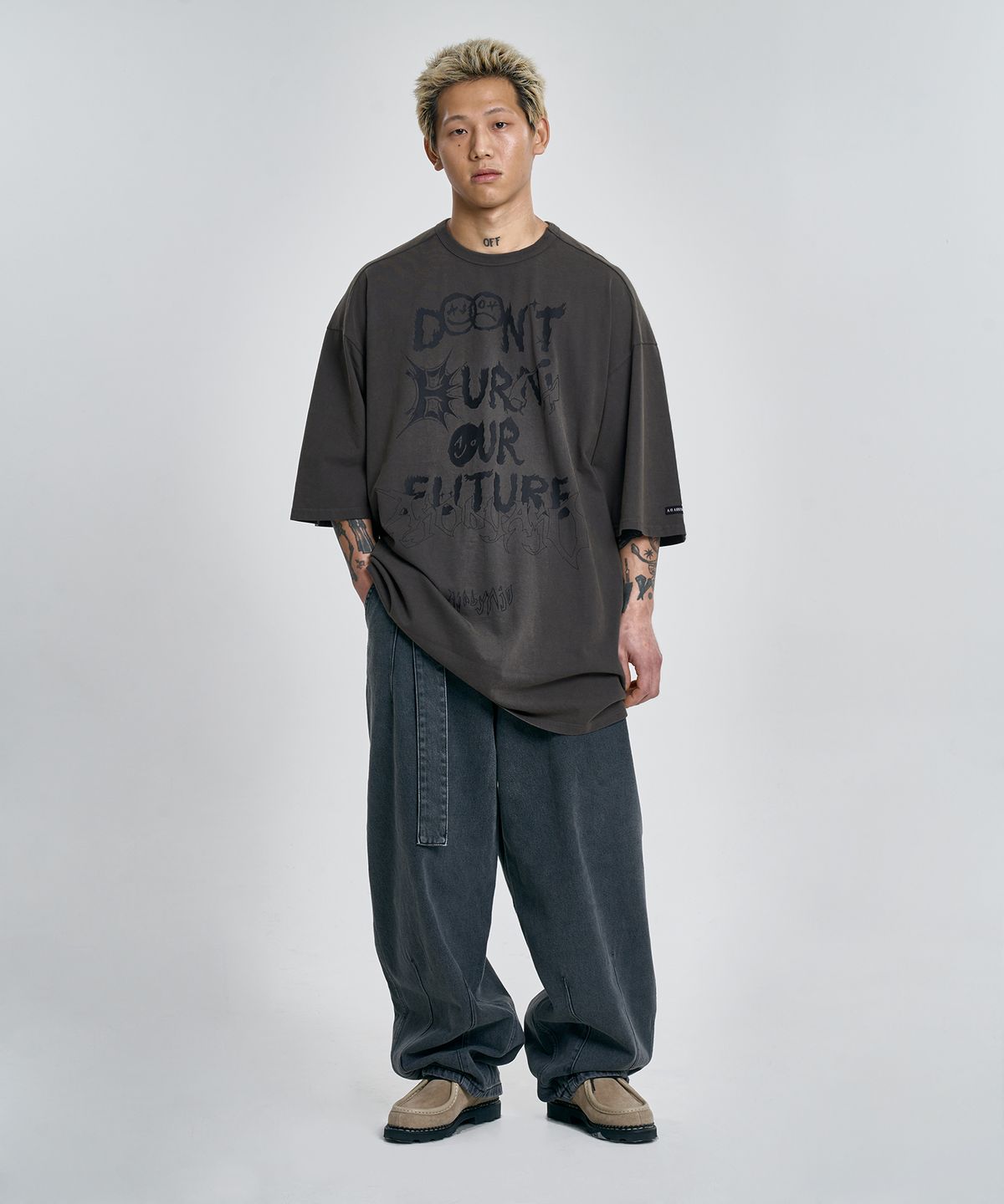 아조바이아조(AJOBYAJO) [PBA] DBOF Collage T-Shirt [CHARCOAL]