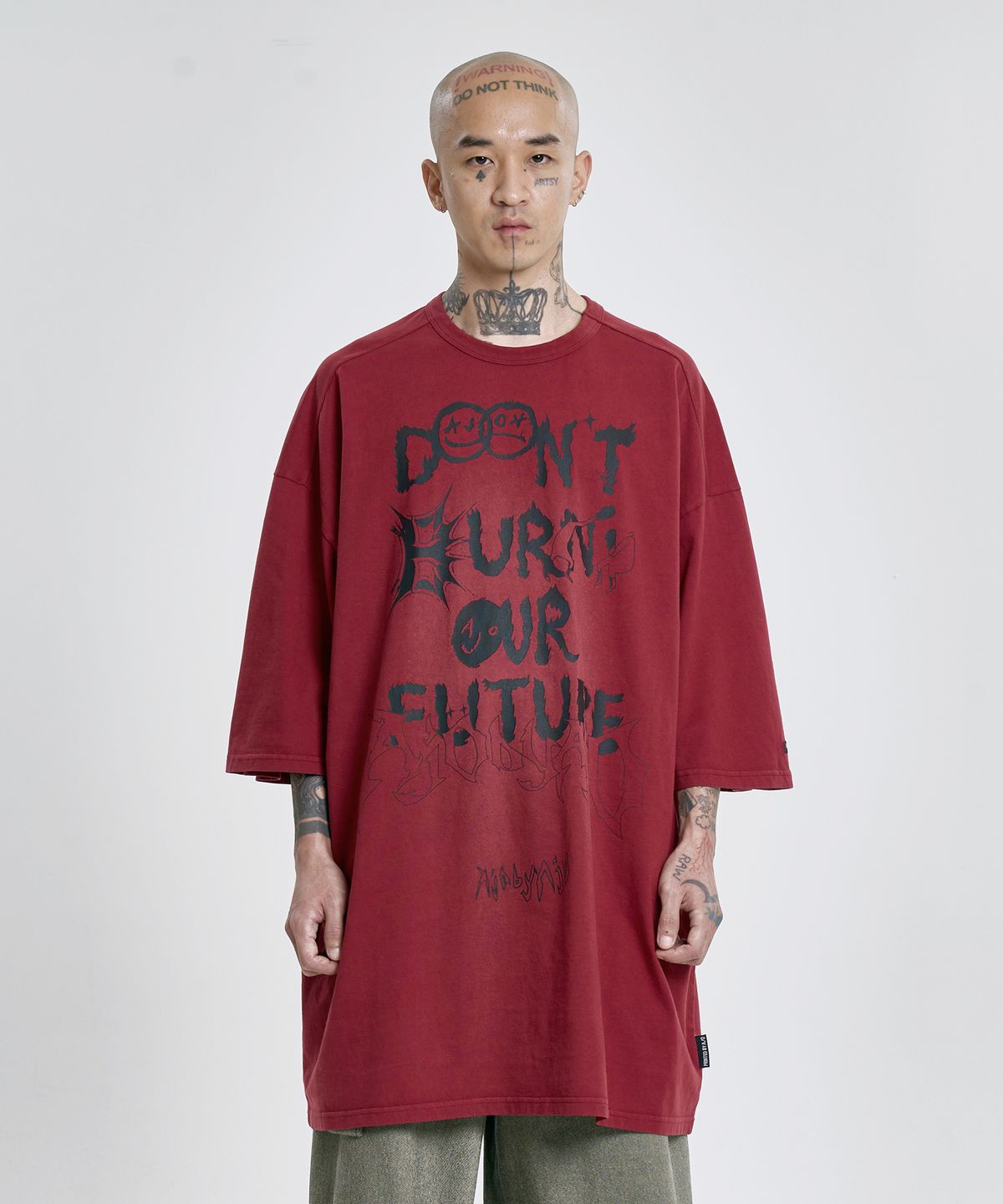 아조바이아조(AJOBYAJO) [PBA] DBOF Collage T-Shirt [BURGUNDY]