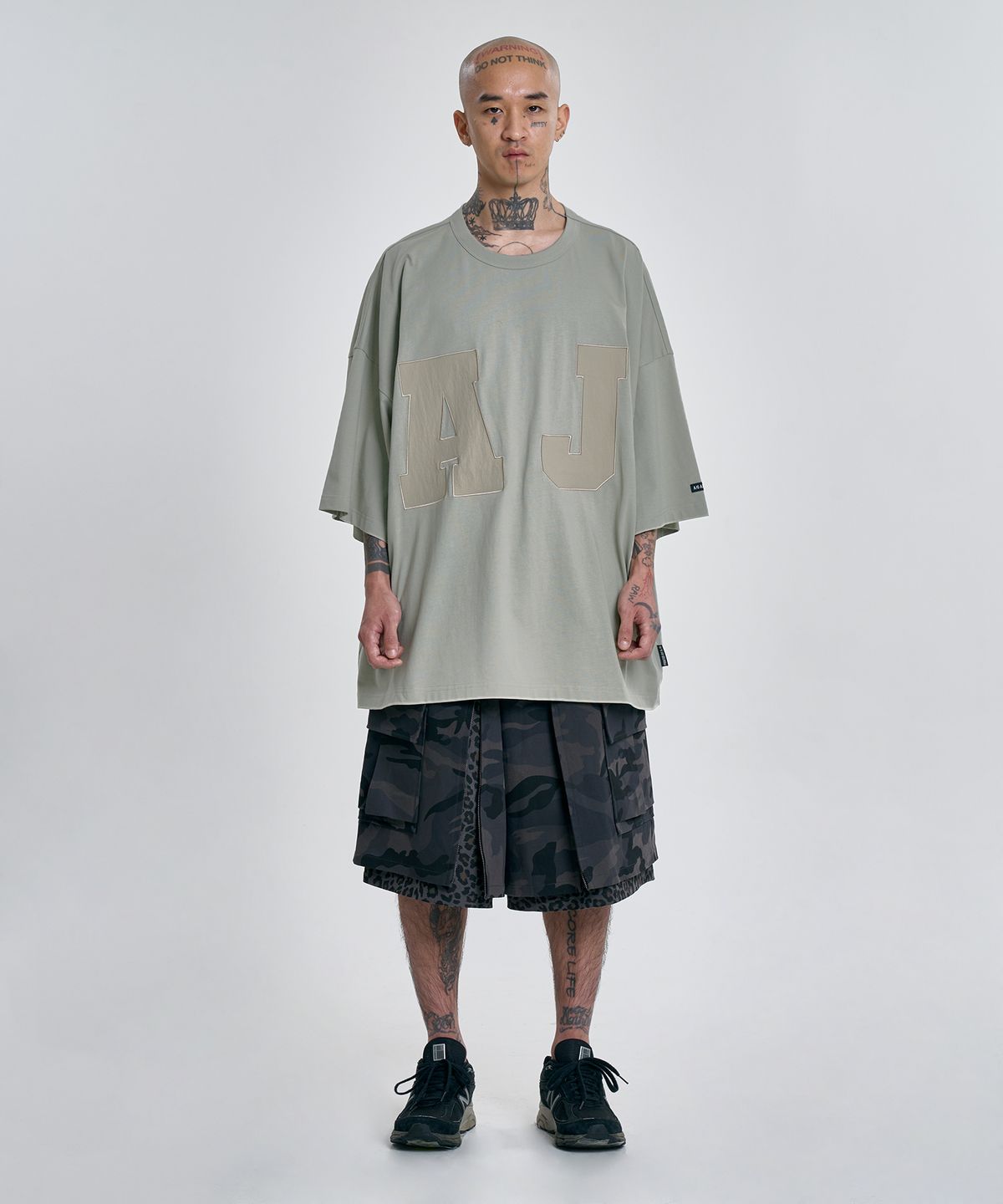 아조바이아조(AJOBYAJO) [PBA] AJ Nylon Applique T-shirt [LIGHT GREY]