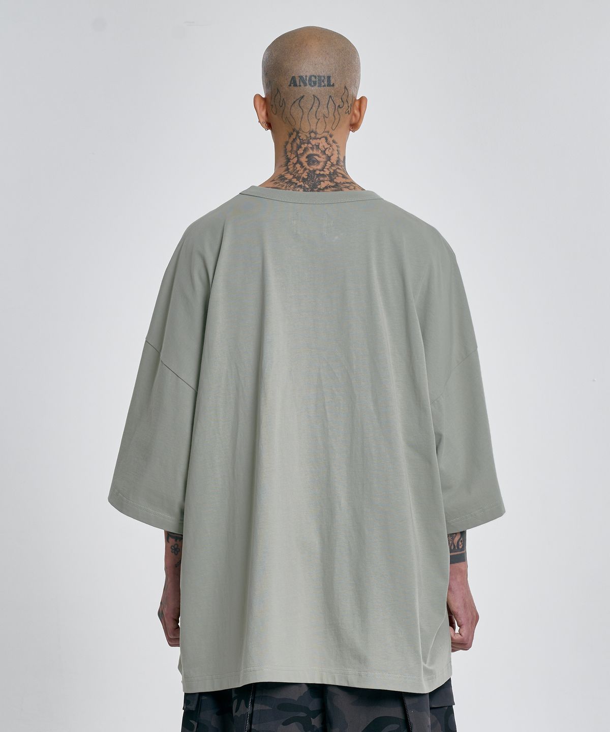 아조바이아조(AJOBYAJO) [PBA] AJ Nylon Applique T-shirt [LIGHT GREY]