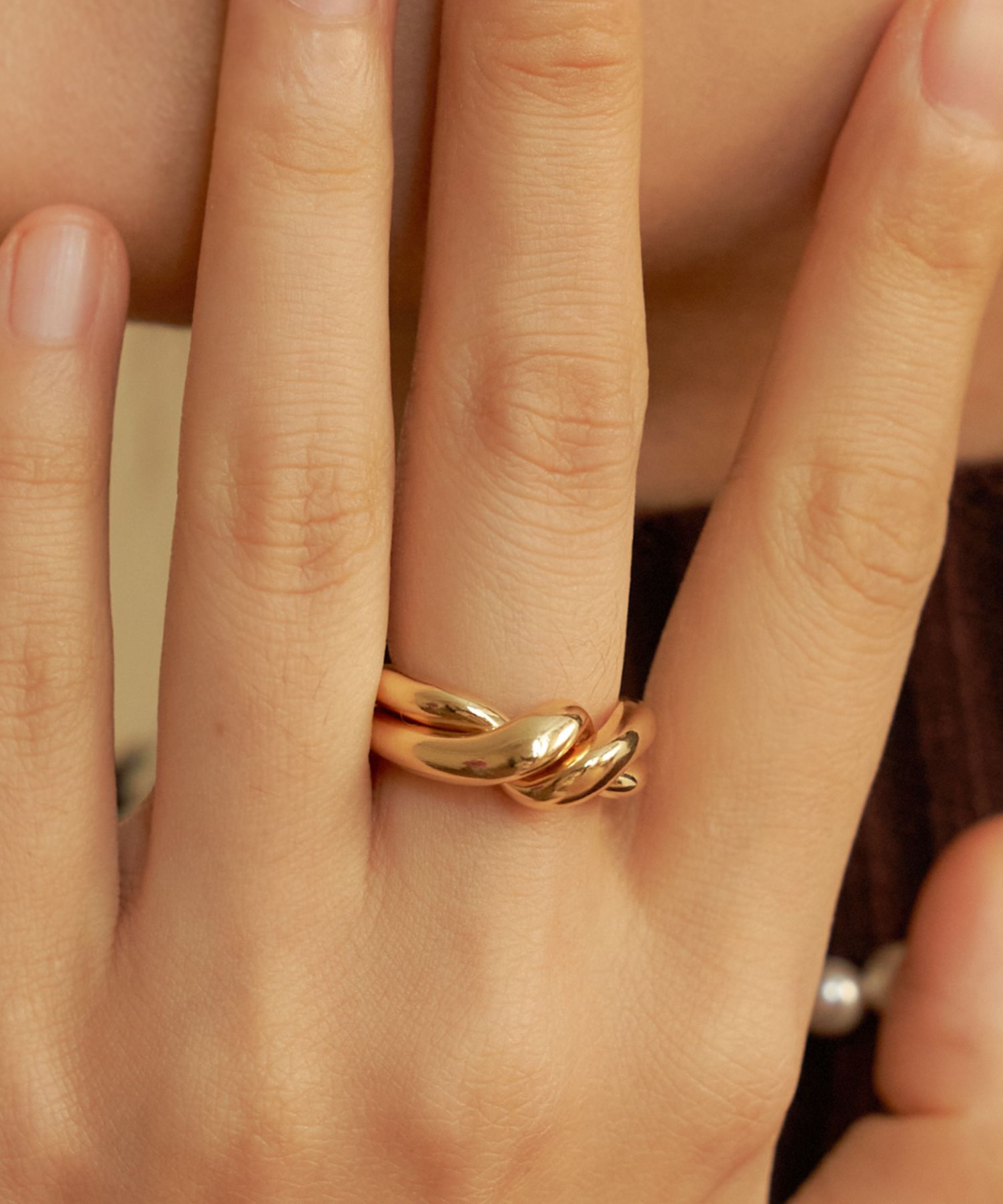 MUSINSA公式 | TATIANA Cross Twist Ring CR0454