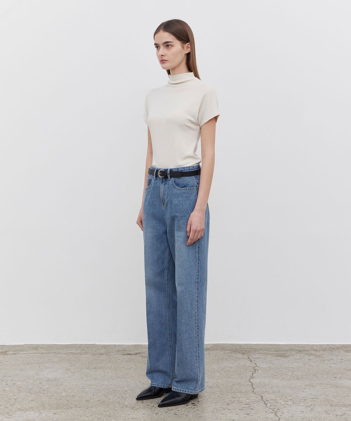 노티아(NOTIA) TURTLE NECK HALF SLEEVE T-SHIRTS - LIGHT BEIGE