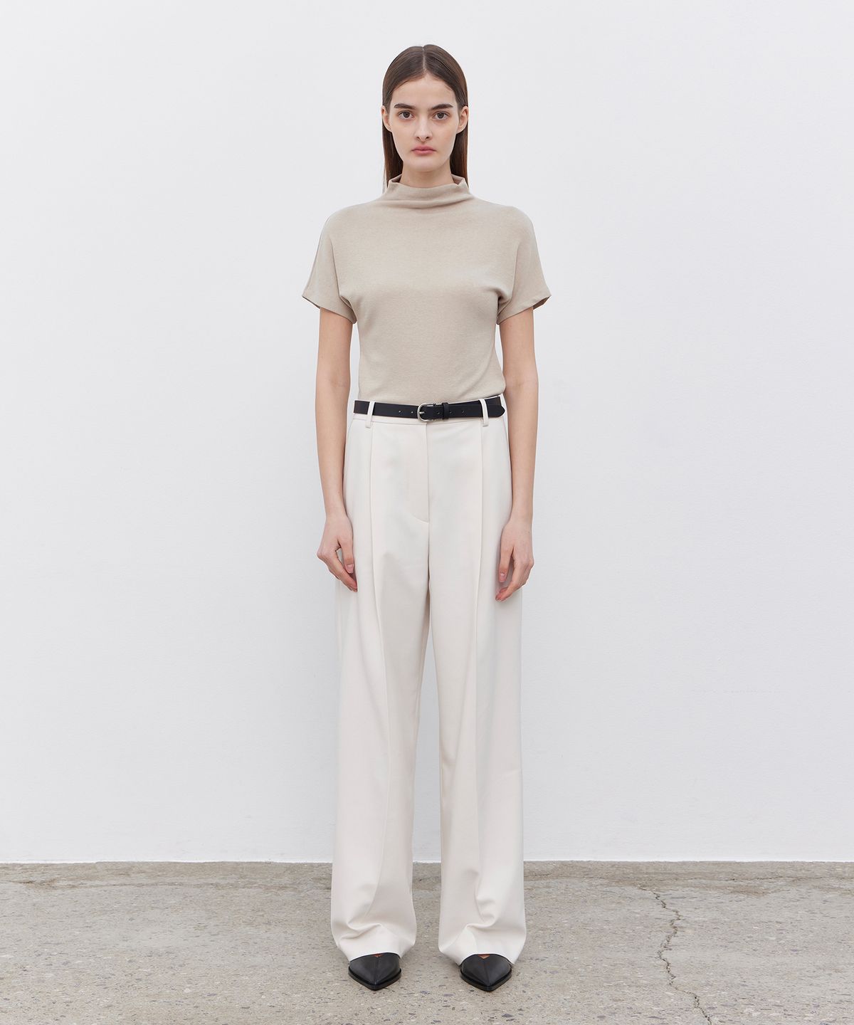 노티아(NOTIA) TURTLE NECK HALF SLEEVE T-SHIRTS - BEIGE