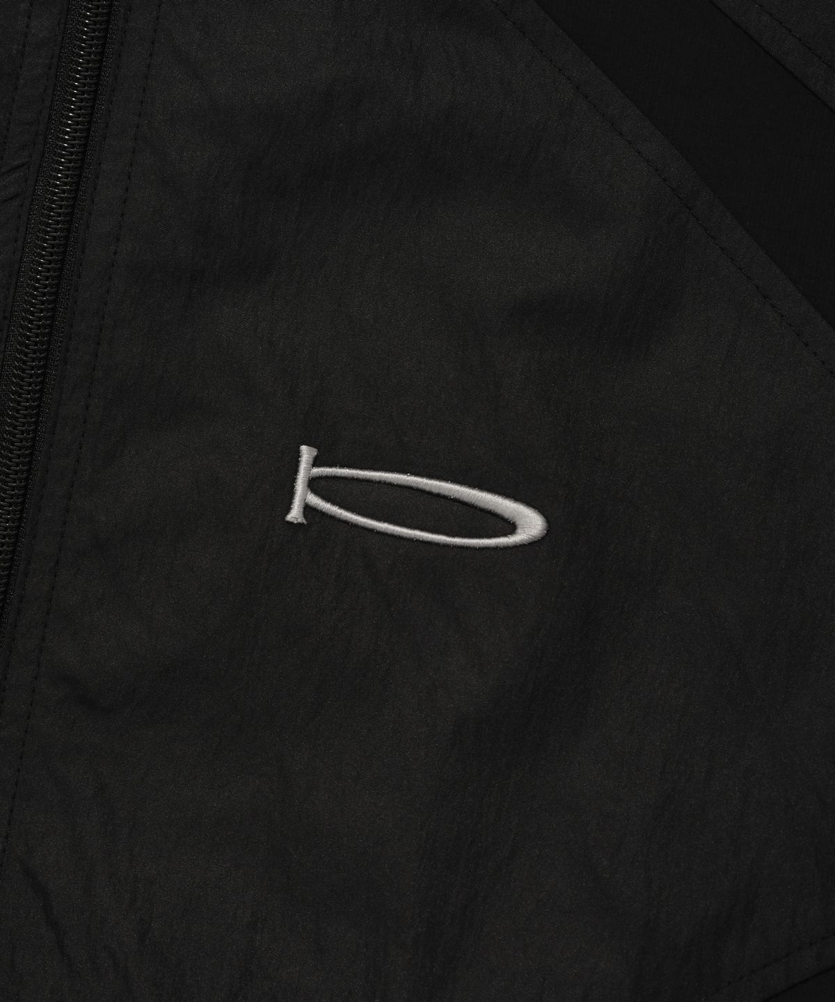 피지컬 디파트먼트(PHYSICAL DEPARTMENT) 커브 크롭 윈드브레이커 블랙