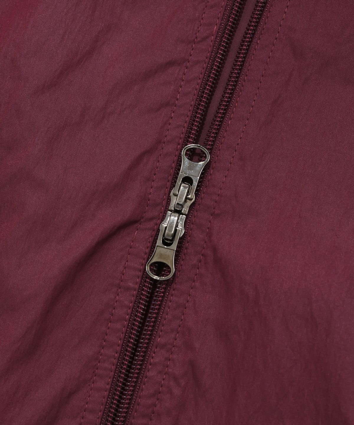 피지컬 디파트먼트(PHYSICAL DEPARTMENT) CURVE CROP WIND BREAKER BURGUNDY